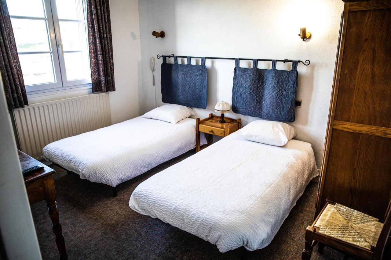 Hotel Restaurant Le Foirail Saint-Haon ภายนอก รูปภาพ